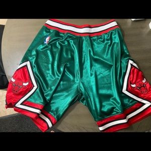 COPY - Authentic Shorts Chicago Bulls Green Week 2008-09